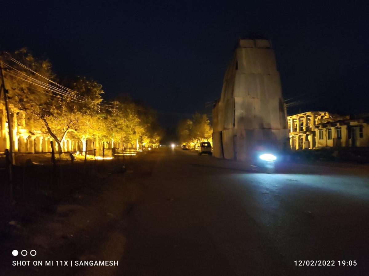 Temple View Guest House Hampi Esterno foto