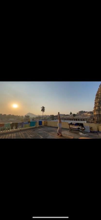 Temple View Guest House Hampi Esterno foto