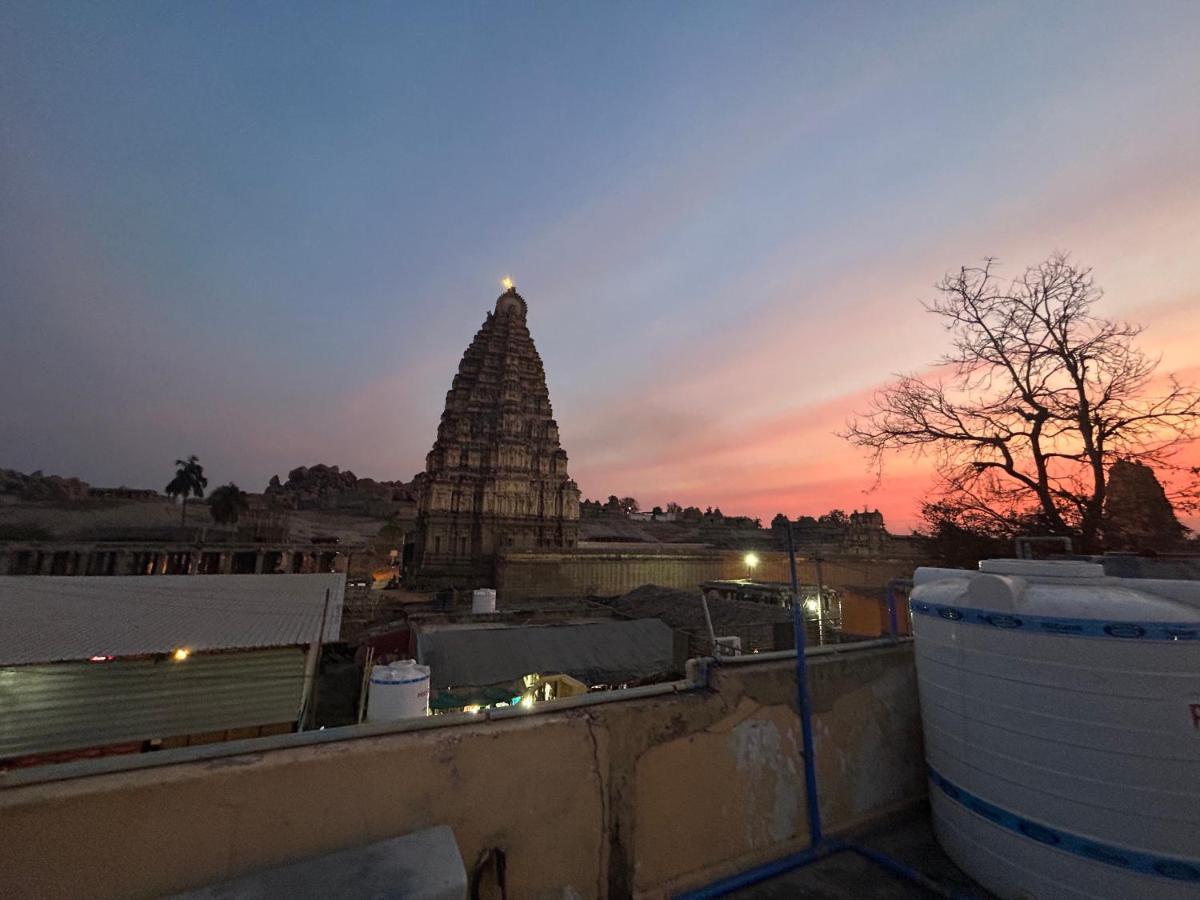 Temple View Guest House Hampi Esterno foto